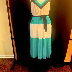 Banana Republic color block Pleated Maxi Dress. Size 6